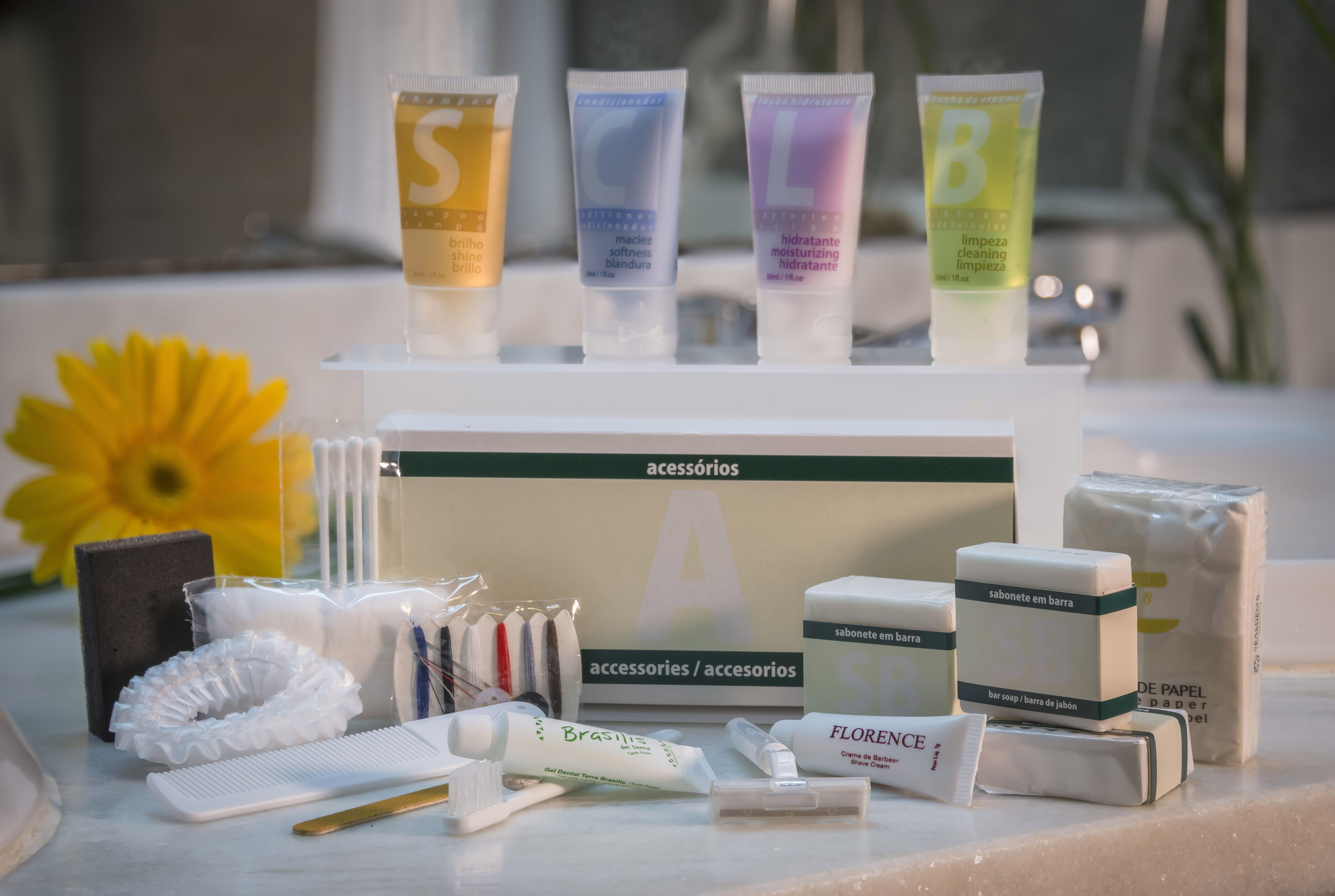 Bourbon Hotel & Suites Curitiba Eksteriør bilde A selection of amenities