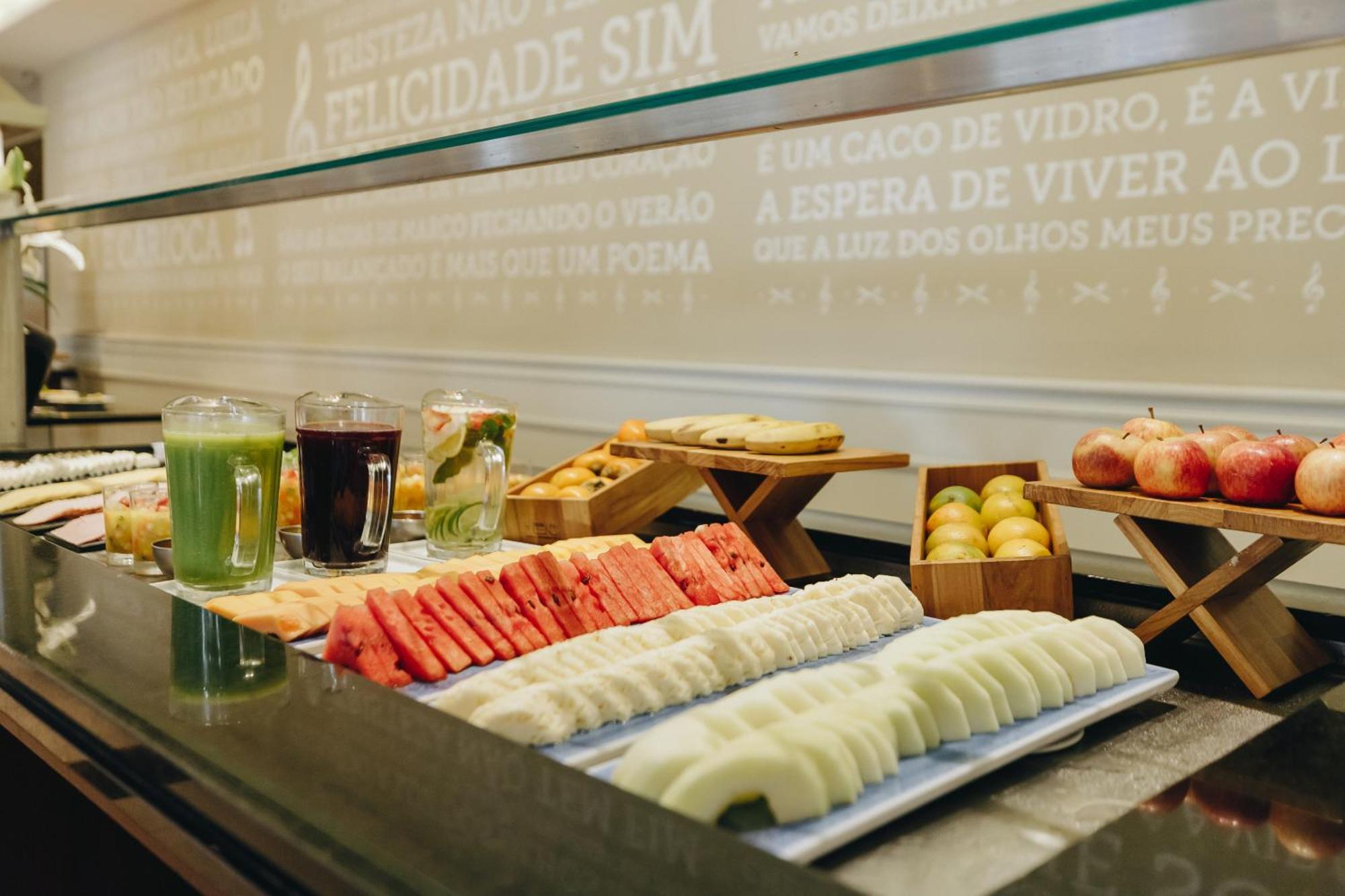 Bourbon Hotel & Suites Curitiba Eksteriør bilde A buffet at a hotel